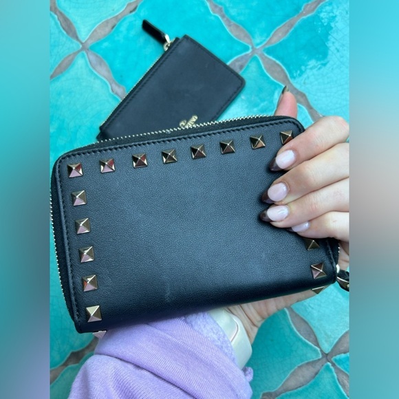 Valentino Garavani Rockstud Zip-around Leather Wallet + change Wallet In Black - Picture 11 of 12